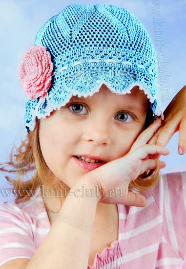 Подборка схем для вязания спицами красивых шапочек для девочек