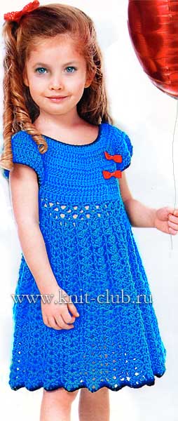 Синее вязаное платье для девочек крючком со схемами