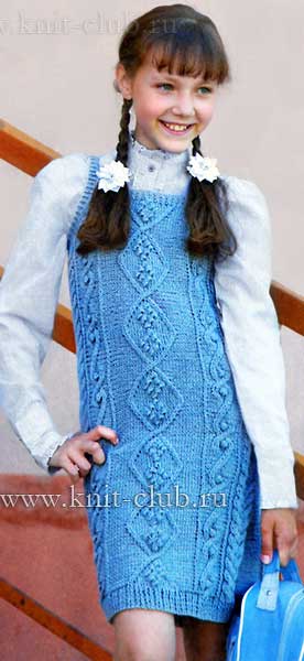 Голубое детское платье-сарафан. Вязание спицами
