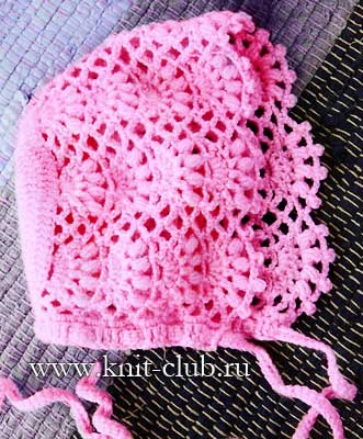 Розовая вязаная шапочка для новорожденной девочки