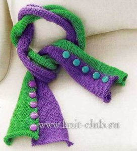 Оригинальный вязанный спицами шарф